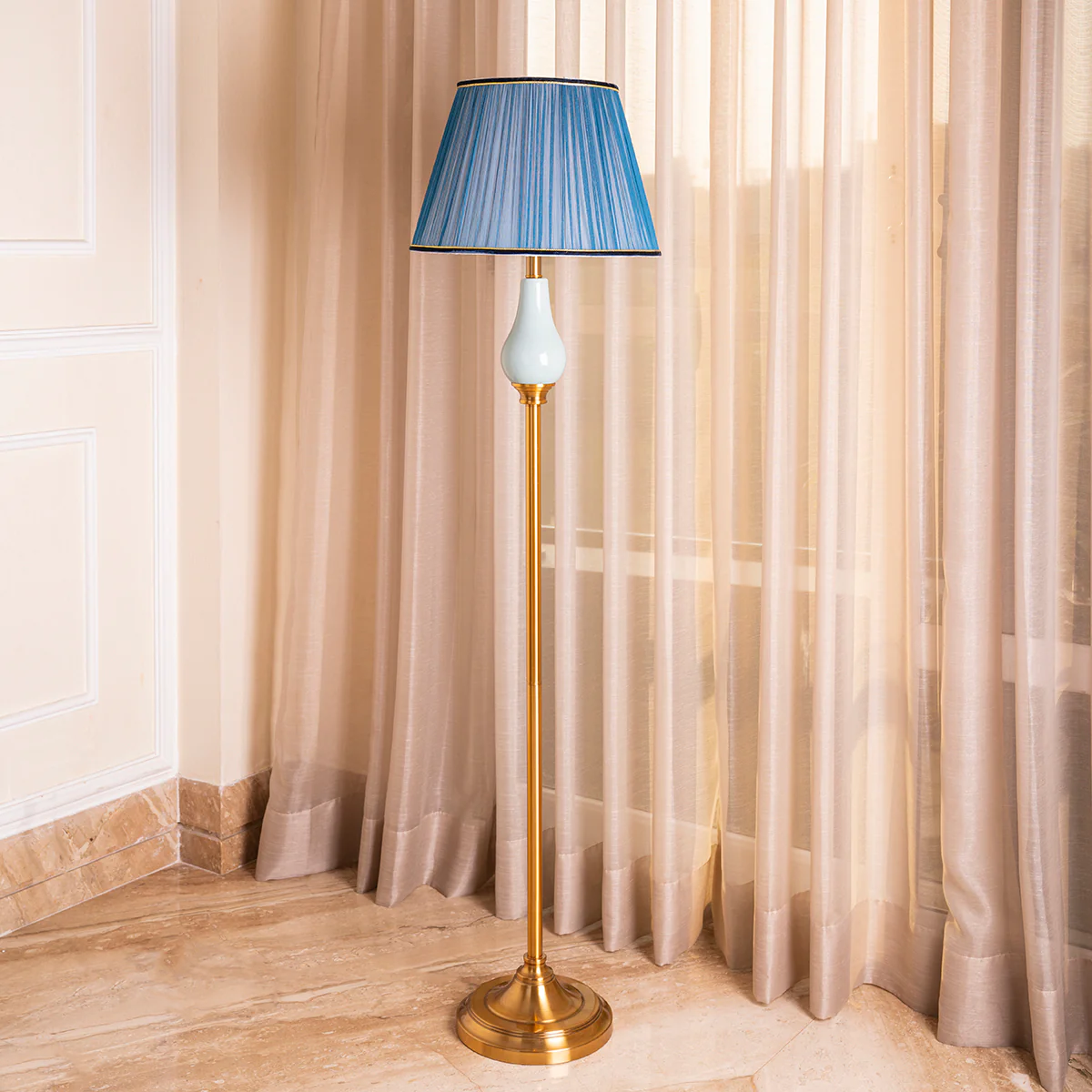 Lladro English Floor Lamp - Image 3