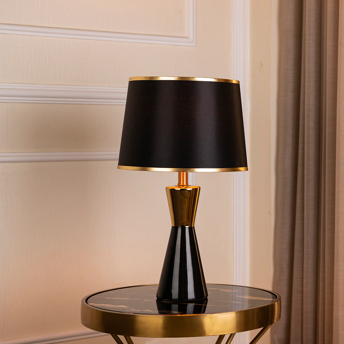 The Black and Gold Plateau Decorative Table Lamp